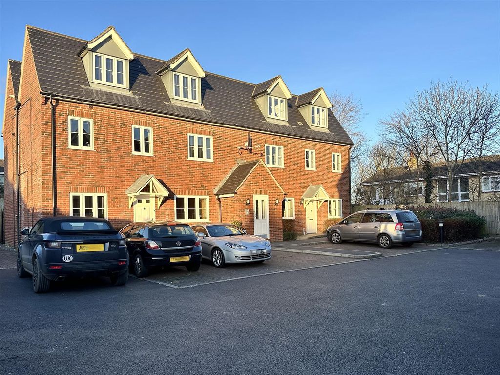 1 bed flat to rent in Brendon Court, Ilminster Road, Taunton TA1, £825