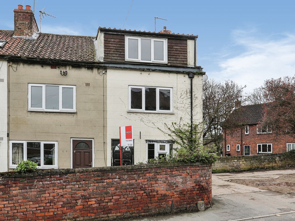 3 bed end terrace house for sale in Park Row, Knaresborough, North