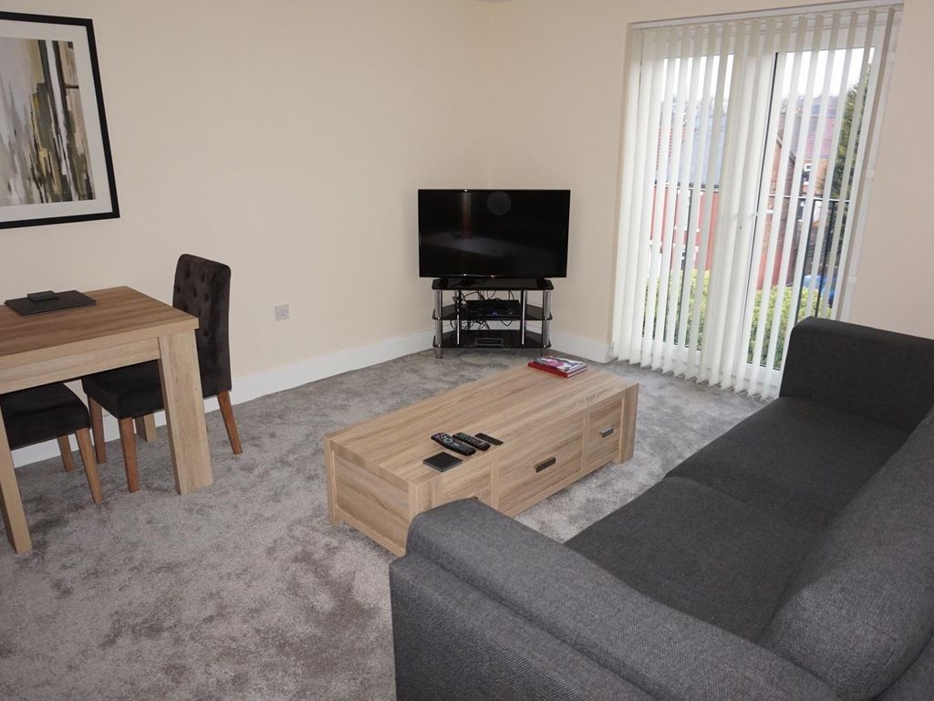 2 bed flat to rent in Corbel Way, Monton, Manchester M30, £1,100 pcm
