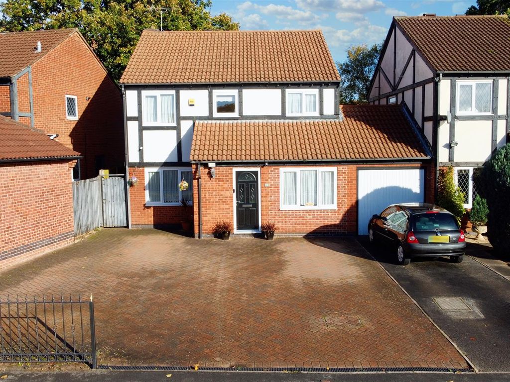 4 bed property for sale in Drive, Oakwood, Derby DE21, £349,950