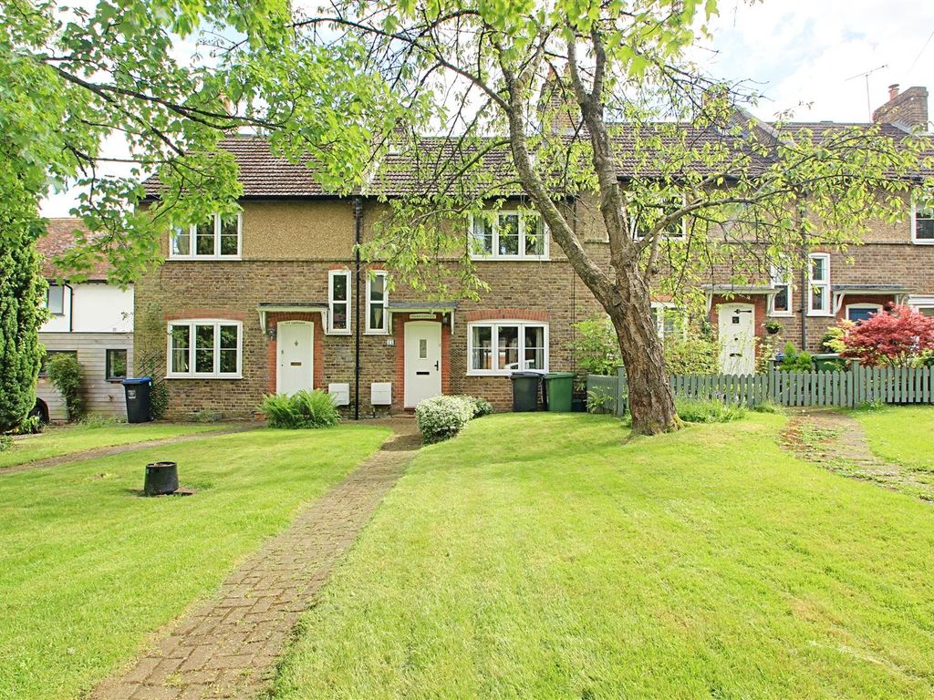 3 bed property for sale in Langley Hill, Kings Langley WD4, £700,000
