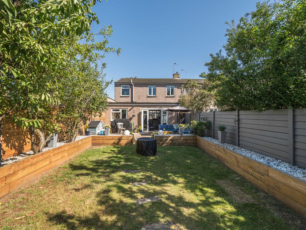 3 bed end terrace house for sale in Pentland Avenue, Shepperton TW17, £