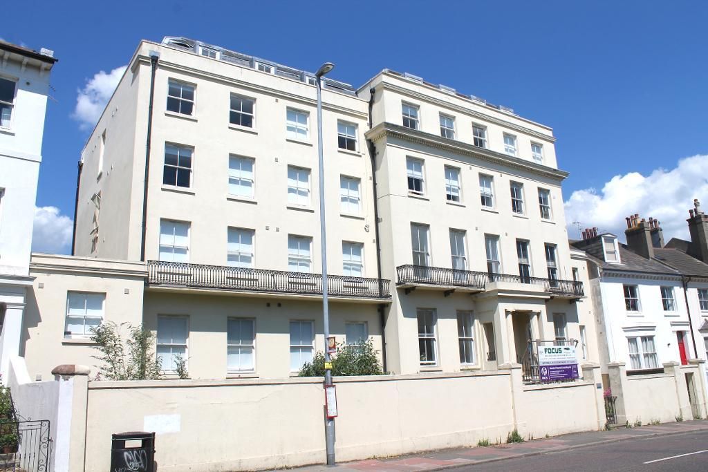 Studio to rent in Buckingham Place, Brighton BN1, £1,000 pcm Zoopla