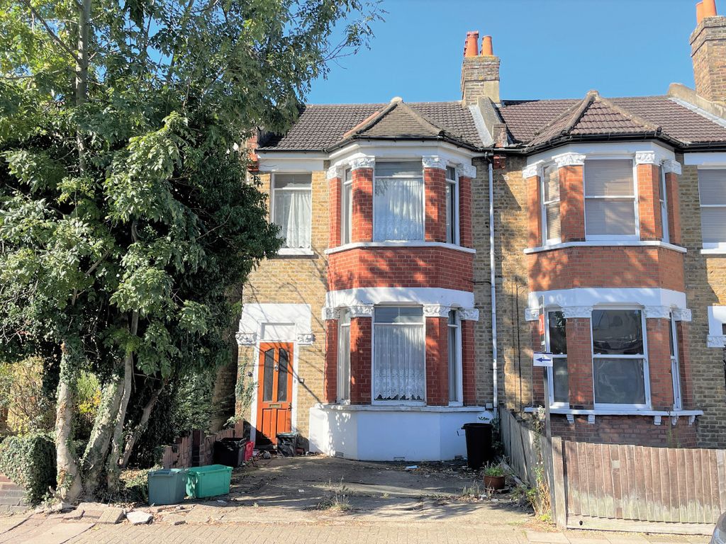 4 bed terraced house for sale in Chatterton Road, Bromley BR2, £325,000