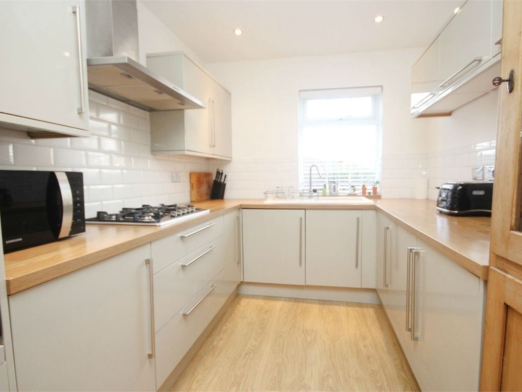 2 bed terraced house to rent in Ellesmere Road, Stockton Heath