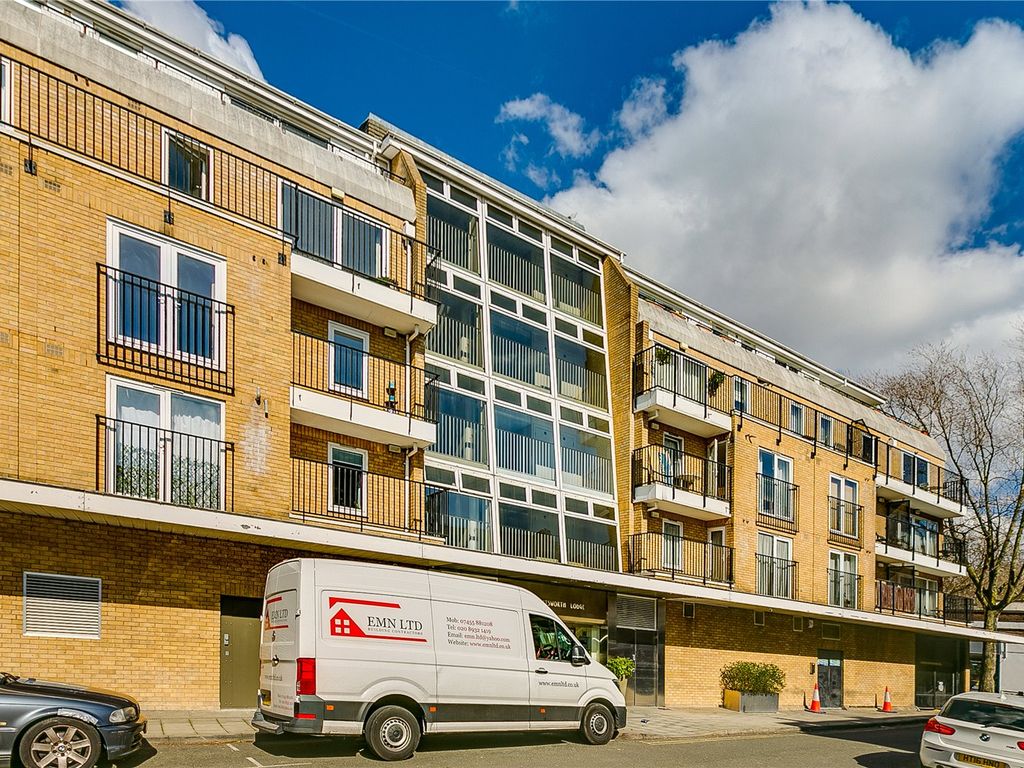 Chatsworth Lodge, Bourne Place, London W4  