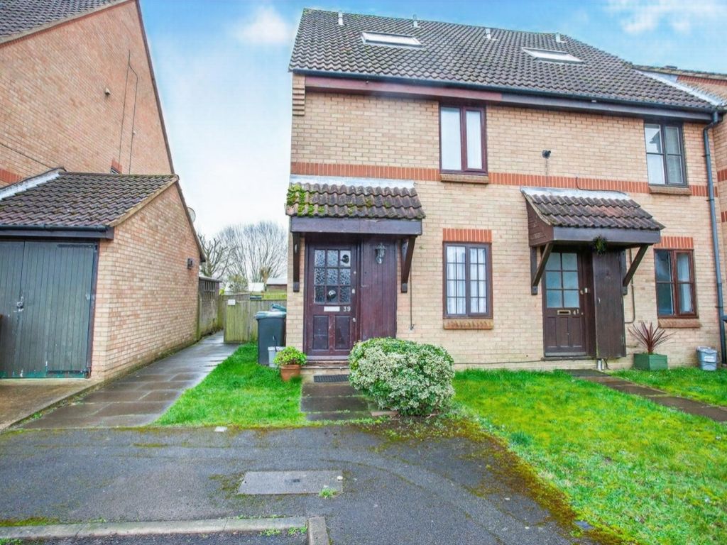 2 bed flat to rent in De Havilland Way, Abbots Langley, Hertfordshire