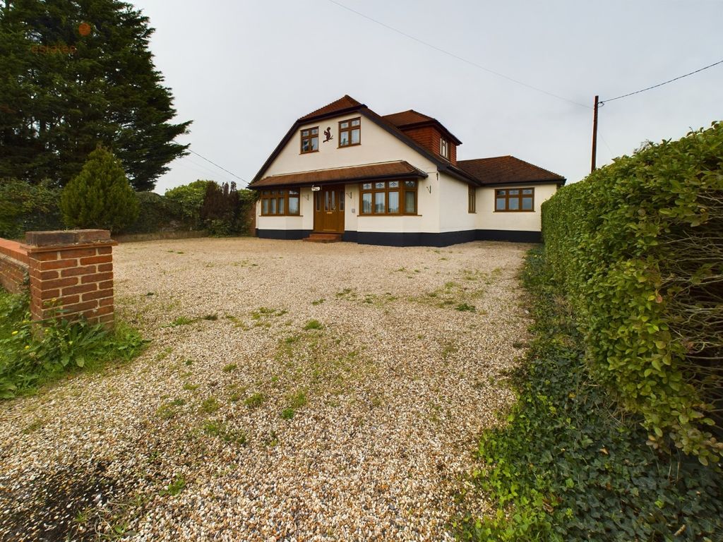 6 bed detached house for sale in Pooles Lane, Hullbridge, Essex SS5, £