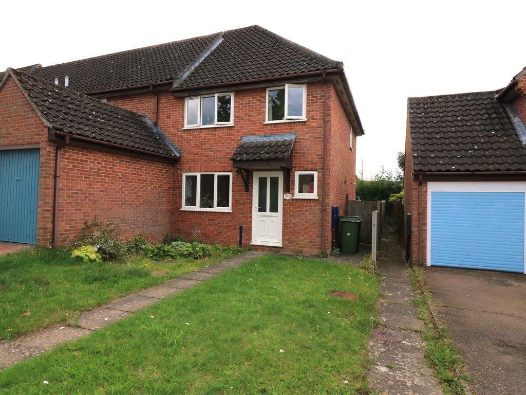 3 bed end terrace house to rent in Pages Close, Wymondham, Norfolk NR18