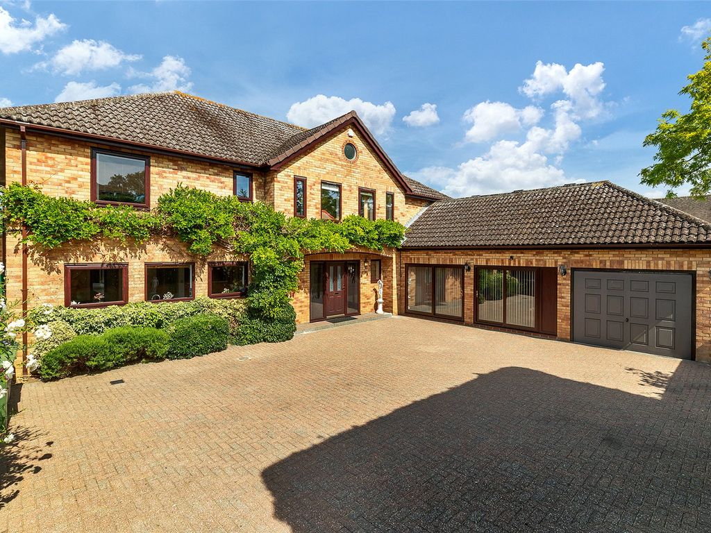 6 bed detached house for sale in Marfleet Close, Great Shelford