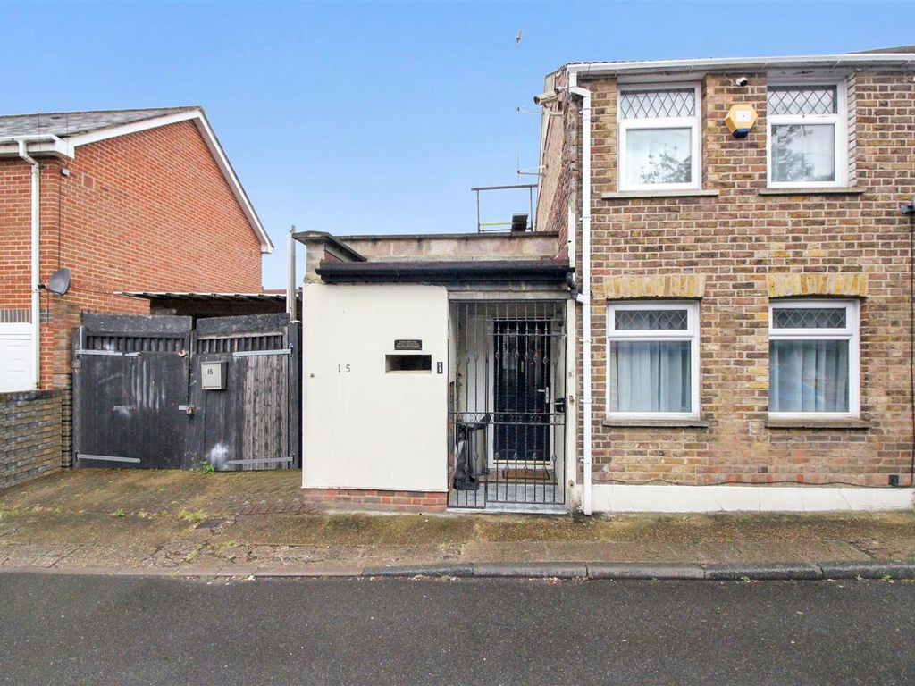 2 bed property for sale in Butler Street, Hillingdon, Uxbridge UB10, £