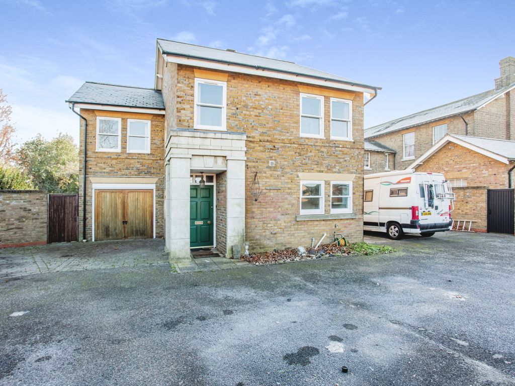 5 bed detached house for sale in Horseshoe Crescent, Shoeburyness