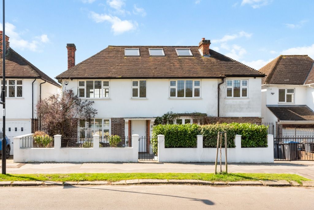 Room to rent in Covington Way, Streatham, London SW16, £995 pcm Zoopla