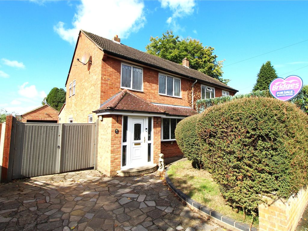 3 bed semidetached house for sale in Cranmore Road, Mytchett, Surrey