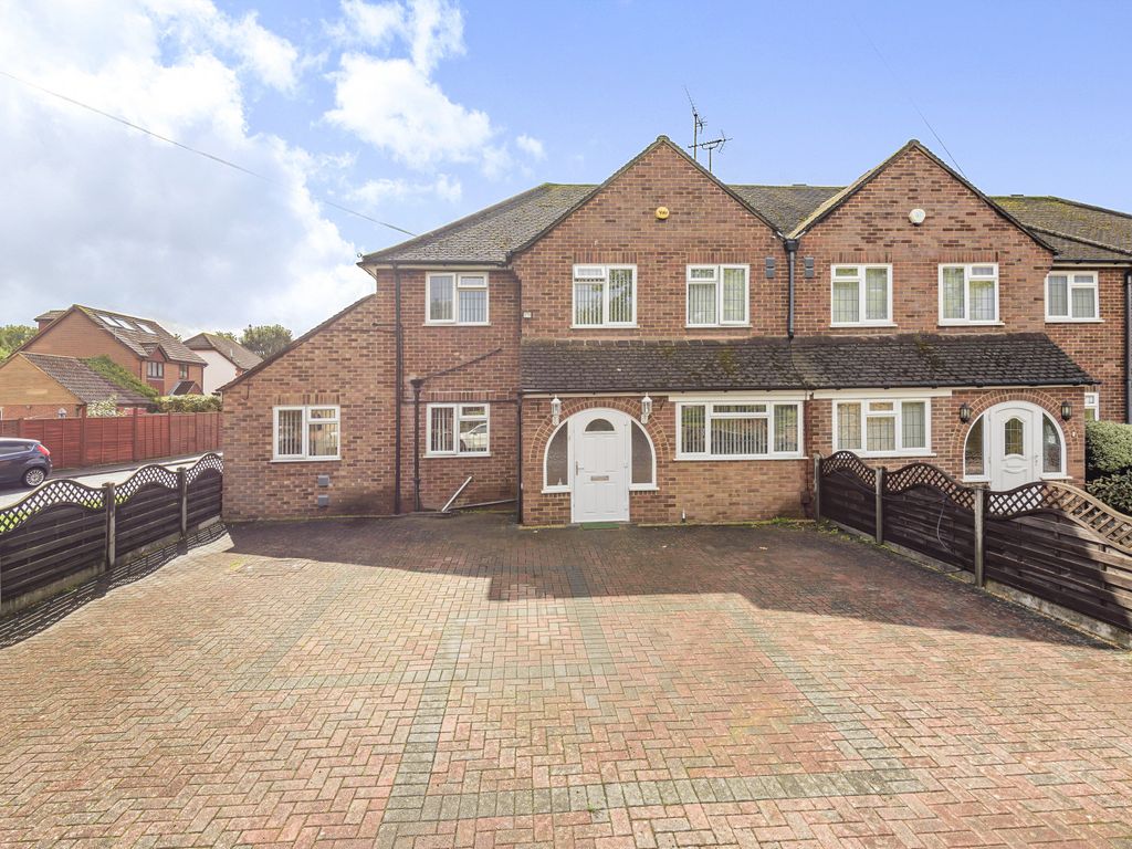 3 bed semidetached house for sale in Pinewood Avenue, New Haw KT15 Zoopla