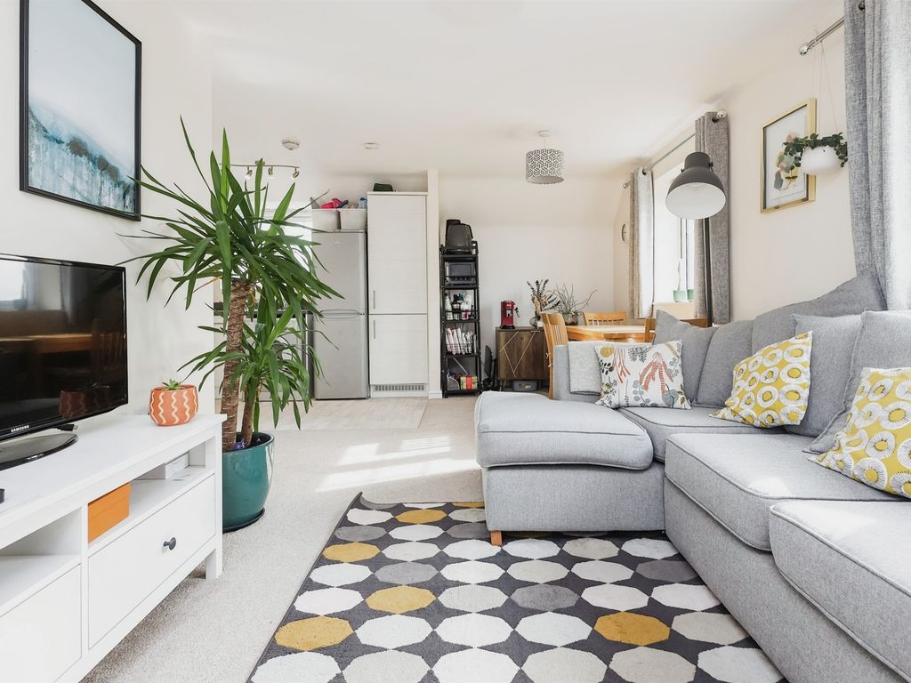 2 bed flat for sale in Martineau Drive, Harborne, Birmingham B32, £