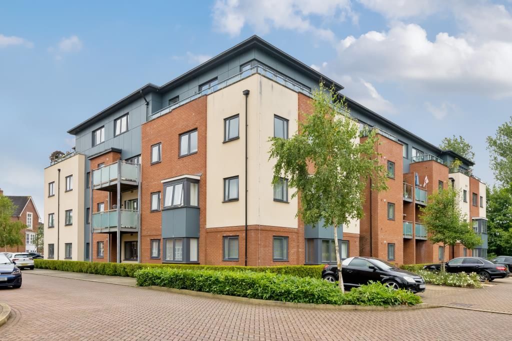 2 bed flat for sale in Aylesbury, Buckinghamshire HP20, £275,000 Zoopla