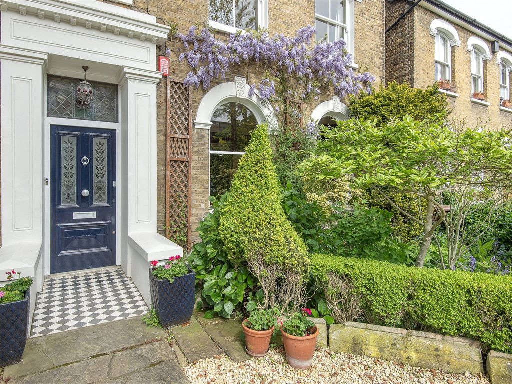5 bed detached house for sale in Underhill Road, London SE22, £