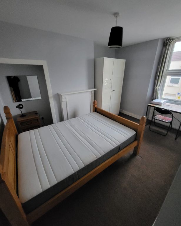 1 bed flat to rent in Hopkins Street, WestonSuperMare BS23, £430 pcm Zoopla