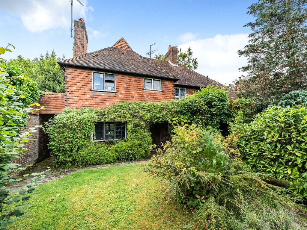 6 bed detached house for sale in Merrow, Guildford, Surrey GU1, £