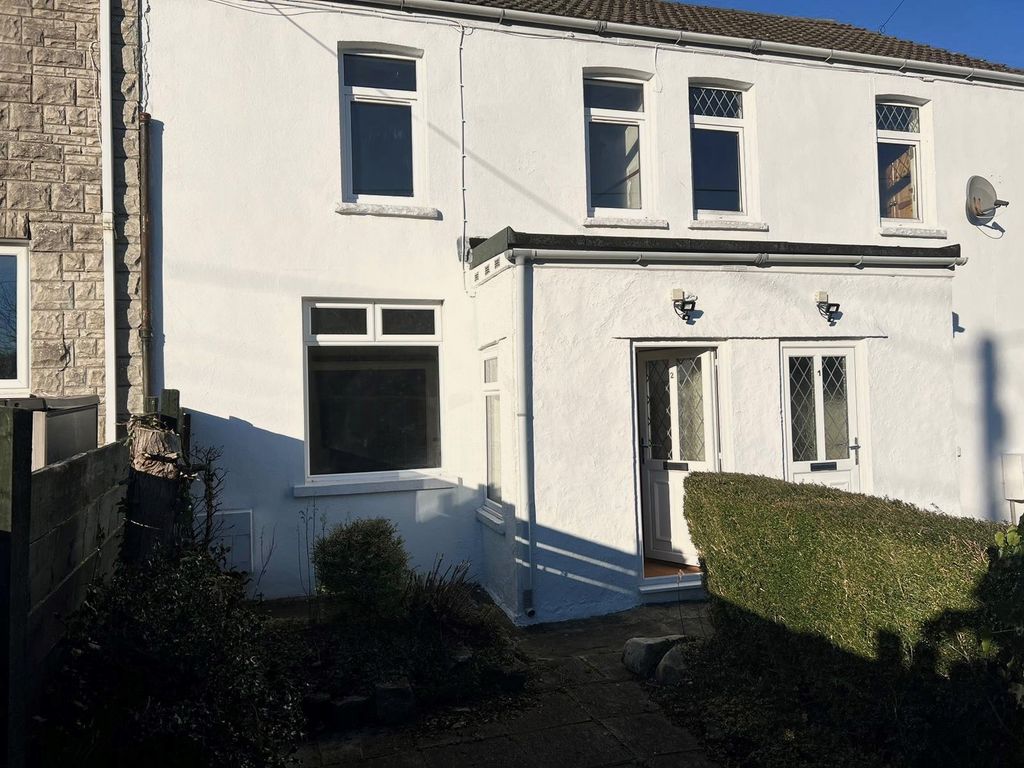 3 bed property to rent in Court Terrace, Cefn Cribwr, Bridgend CF32, £
