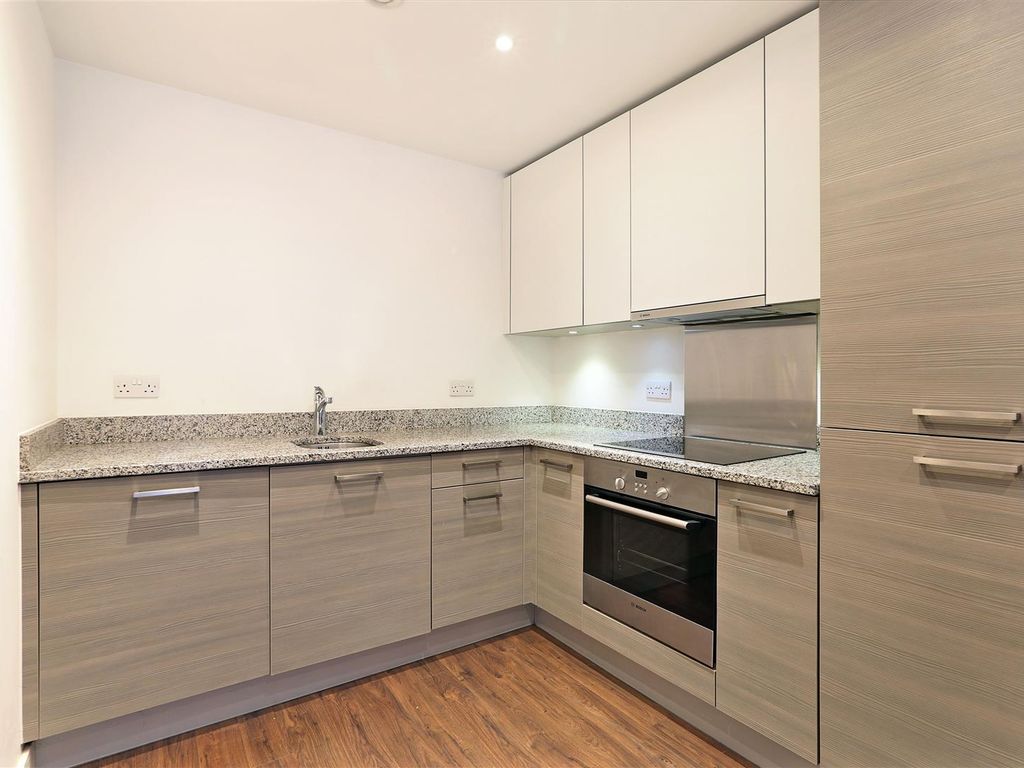 1 bed flat to rent in Bromyard Avenue, London W3, £1,695 pcm Zoopla