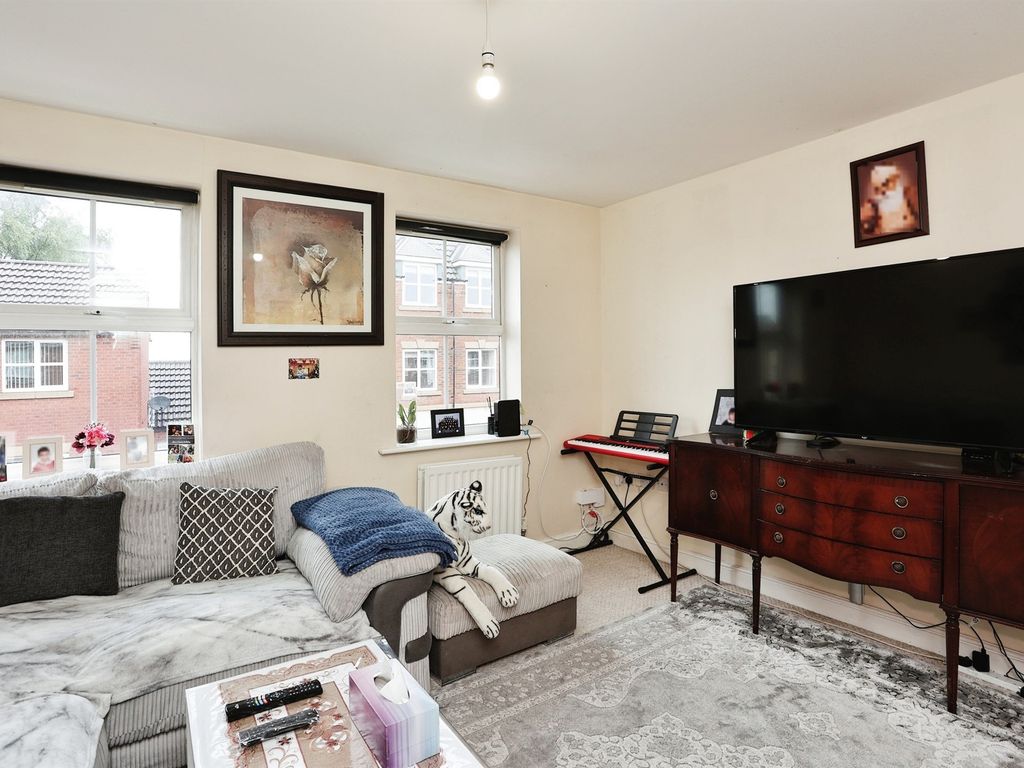 3 bed semidetached house for sale in Brompton Road, Hamilton