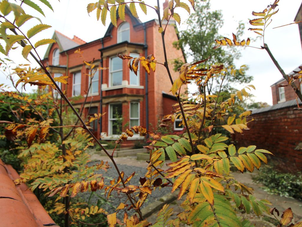 5 bed town house to rent in 52 Brighton Road, Rhyl, Denbighshire LL18