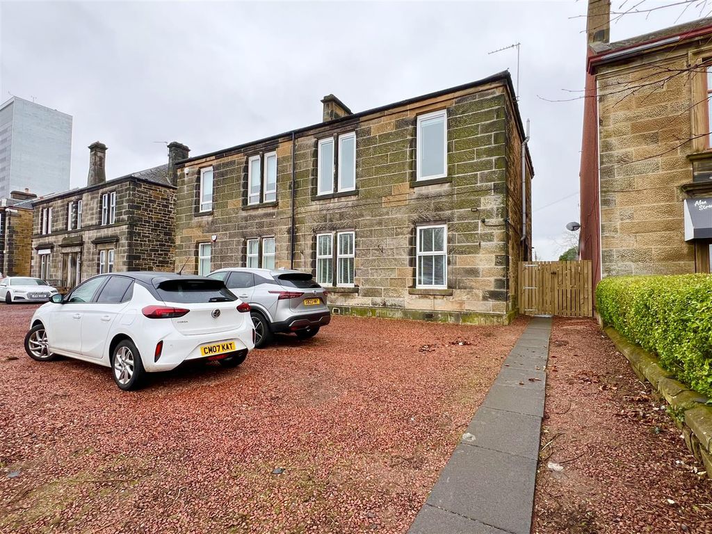 2 bed flat for sale in Clydesdale Street, Hamilton ML3, £124,995 Zoopla