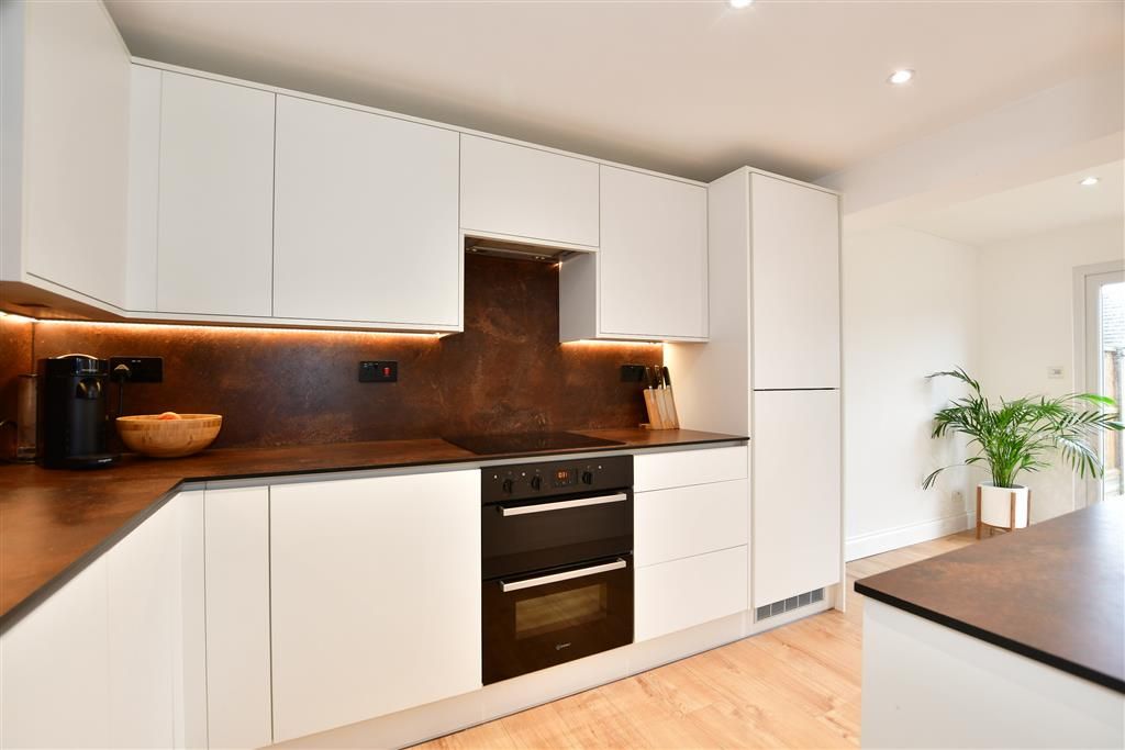 3 bed semidetached house for sale in Weavers Way, Ashford, Kent TN23