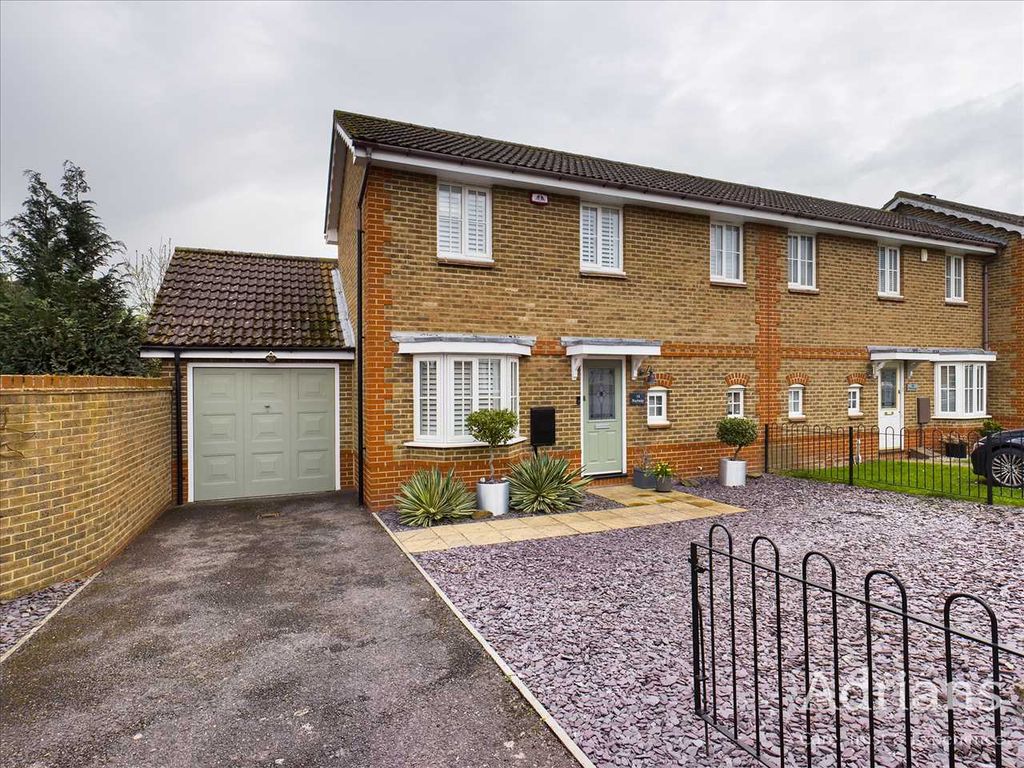 2 bed property for sale in Portway, Chancellor Park, Chelmsford CM2