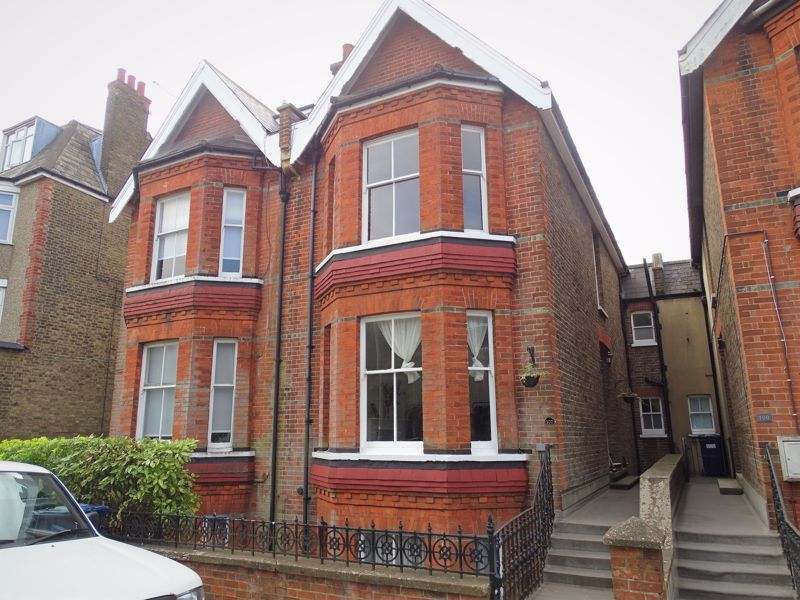 4 bed property for sale in Wood Street, EN5 Zoopla