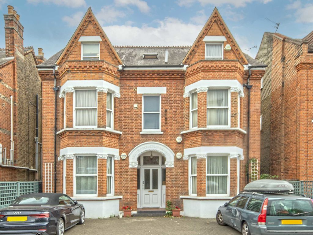 3 bed flat to rent in Worple Road, London SW19, £2,800 pcm Zoopla