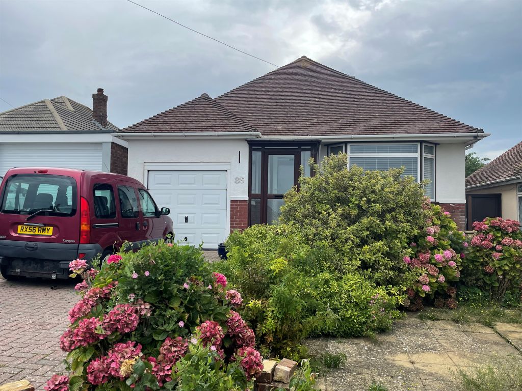 2 bed detached bungalow for sale in Longridge Avenue, Saltdean