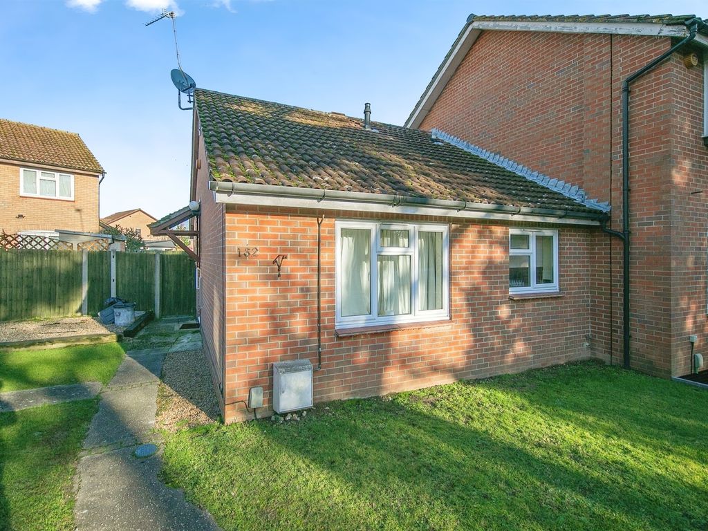 2 bed semidetached bungalow for sale in Eastwood Drive, Highwoods