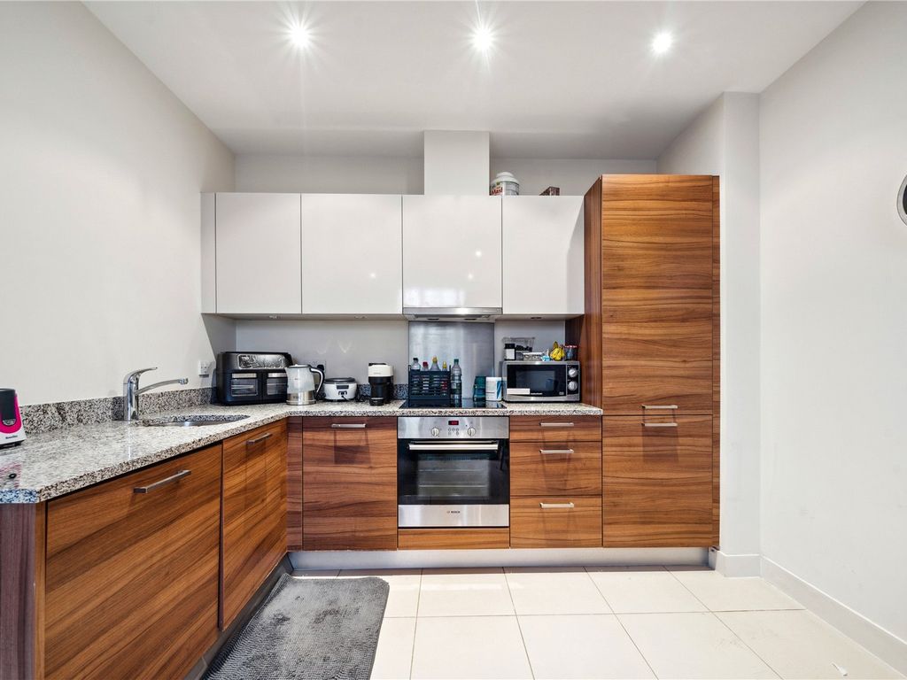 1 bed flat for sale in Bromyard House, London W3, £310,000 Zoopla