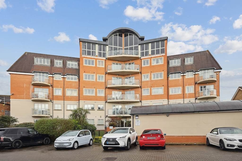 2 bed flat for sale in Ickenham Road, Ruislip, Ruislip, Ruislip HA4, £