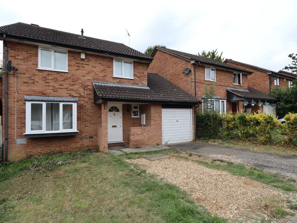 4 bed detached house to rent in Padstow Avenue, Fishermead
