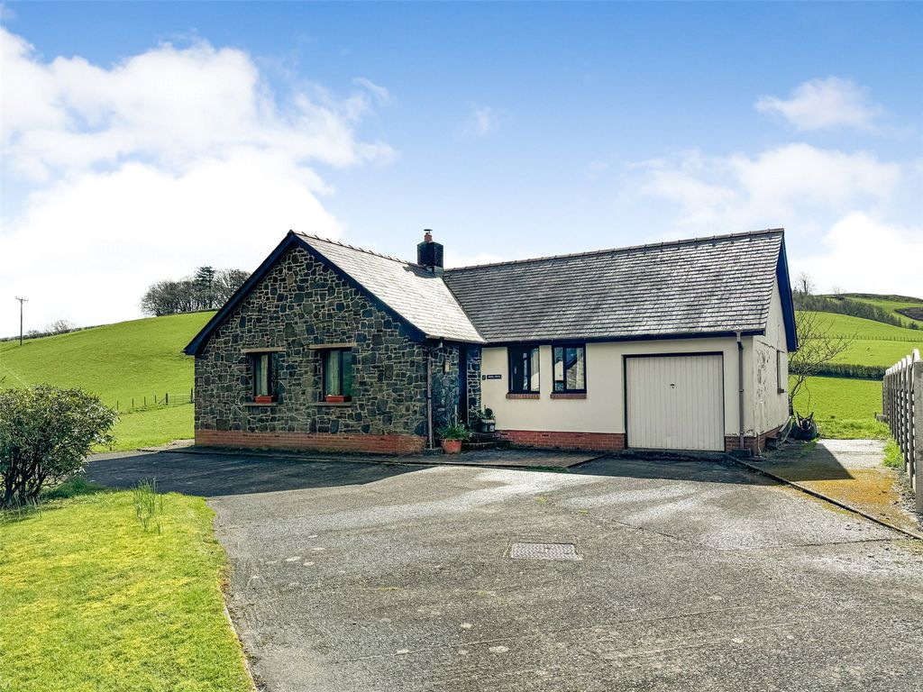 2 bed bungalow for sale in Pennal, Machynlleth, Gwynedd SY20, £278,000