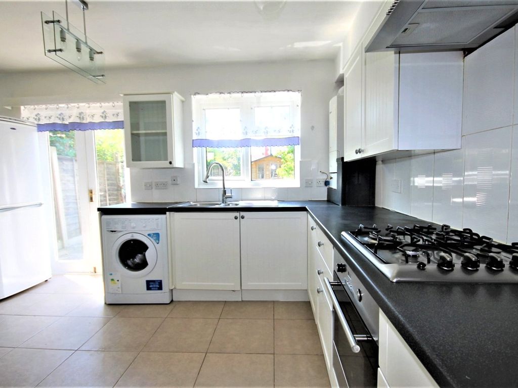 4 bed terraced house to rent in Rochester Avenue, Feltham, Greater