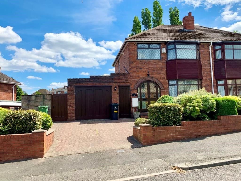 3 bed semidetached house for sale in Upper Ettingshall Road, Bilston