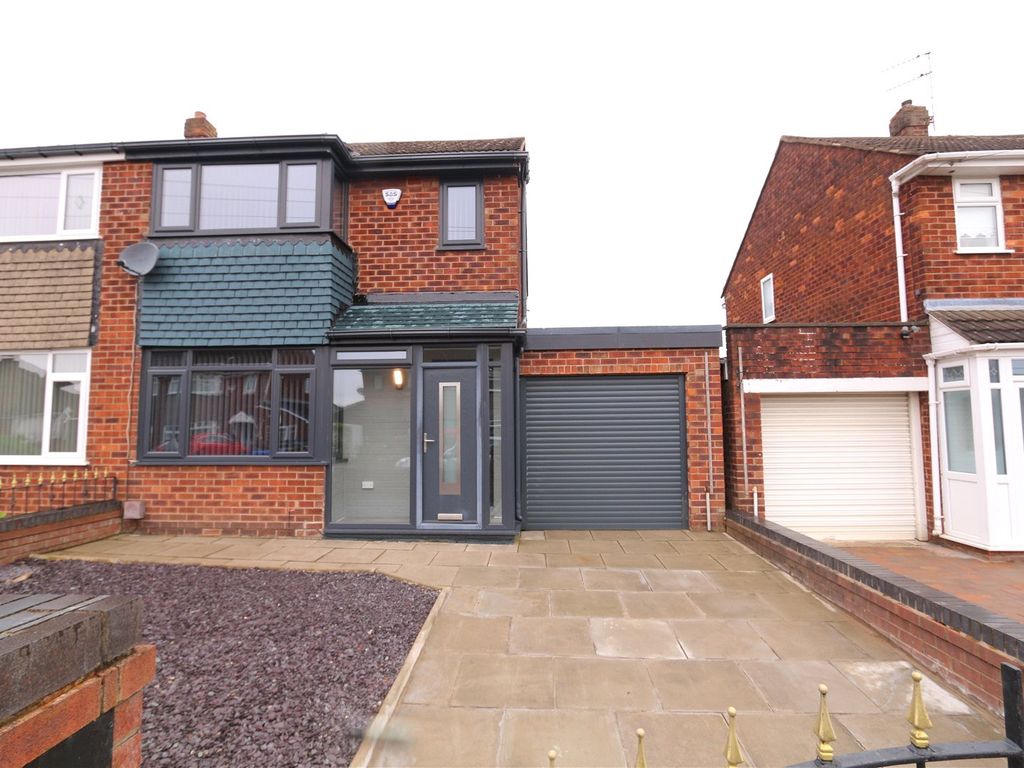 3 bed semidetached house for sale in Thompson Road, Denton, Manchester