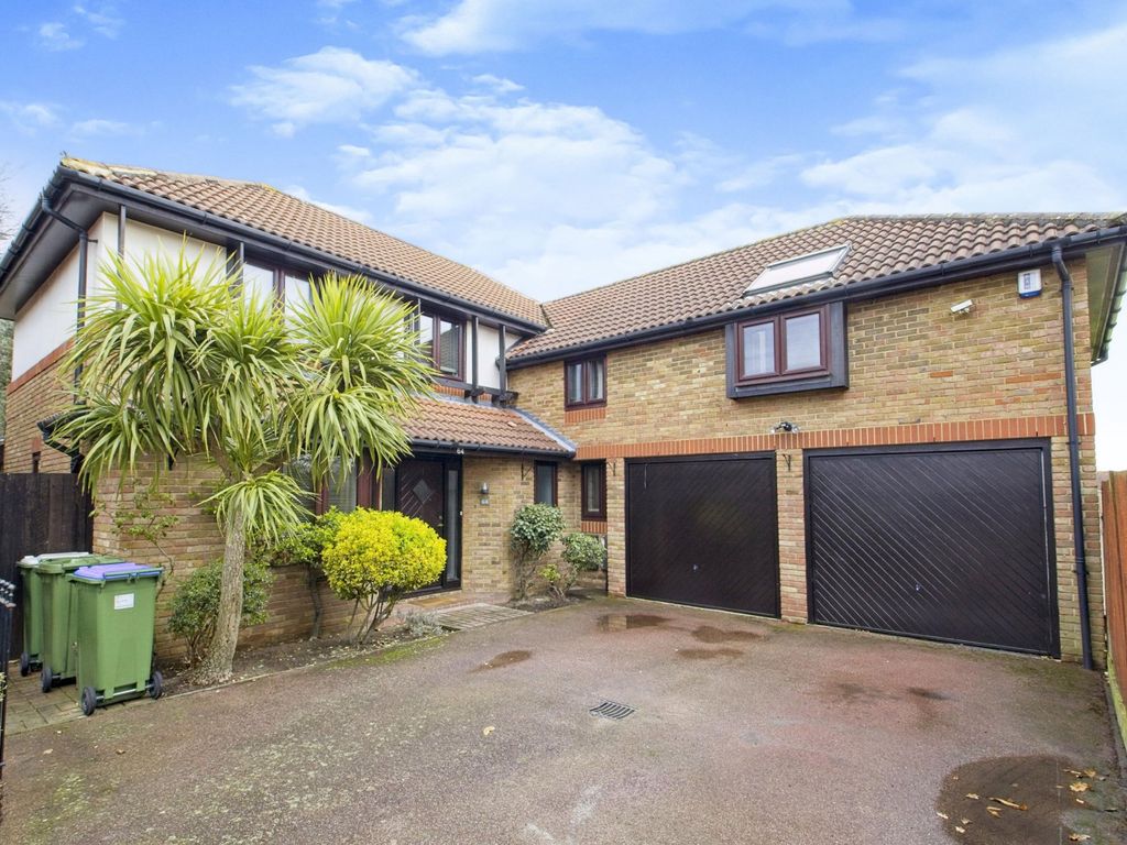 5 bed detached house for sale in Maple Leaf Drive, Sidcup DA15 Zoopla