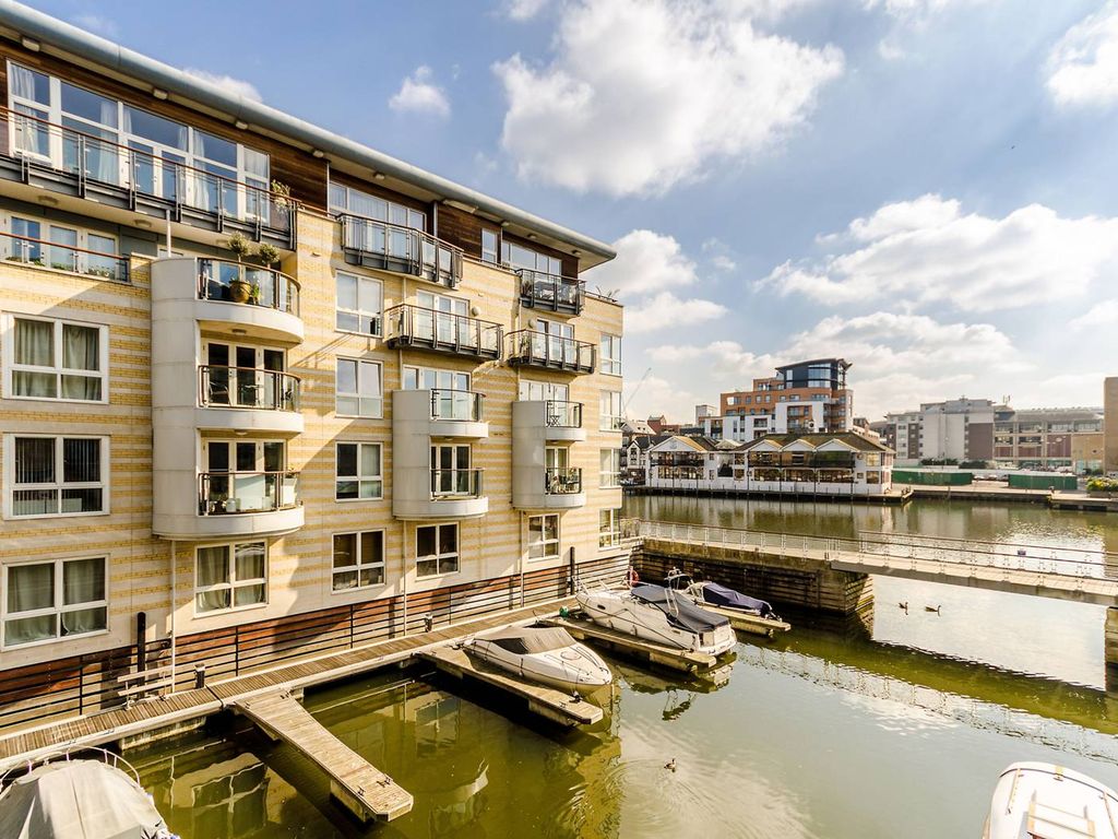 2 bed flat to rent in Marina Place, Hampton Wick, Kingston Upon Thames