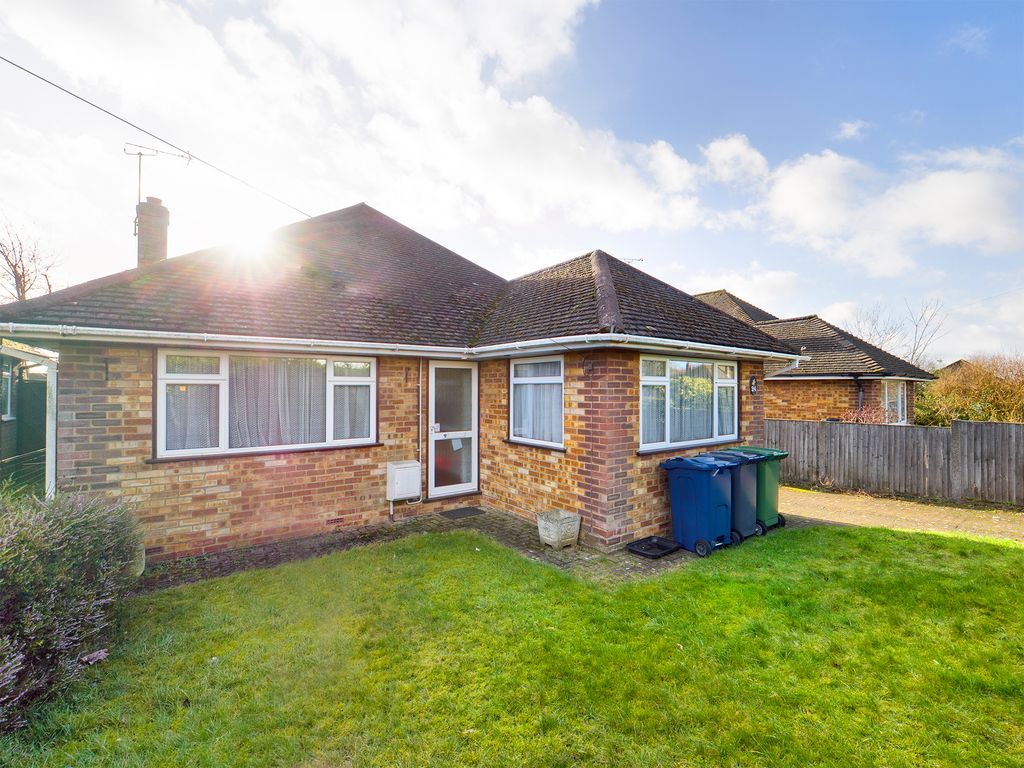 2 bed detached bungalow for sale in Brackley Road, Hazlemere, High
