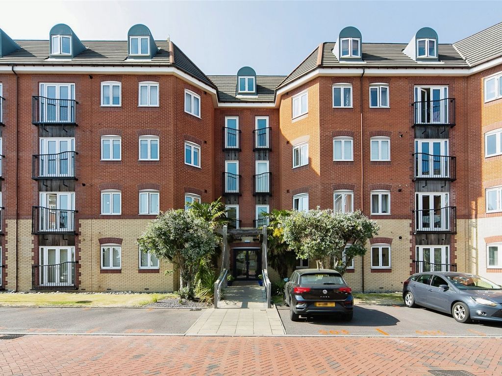 2 bed flat for sale in Quebec Quay, Liverpool, Merseyside L3, £190,000