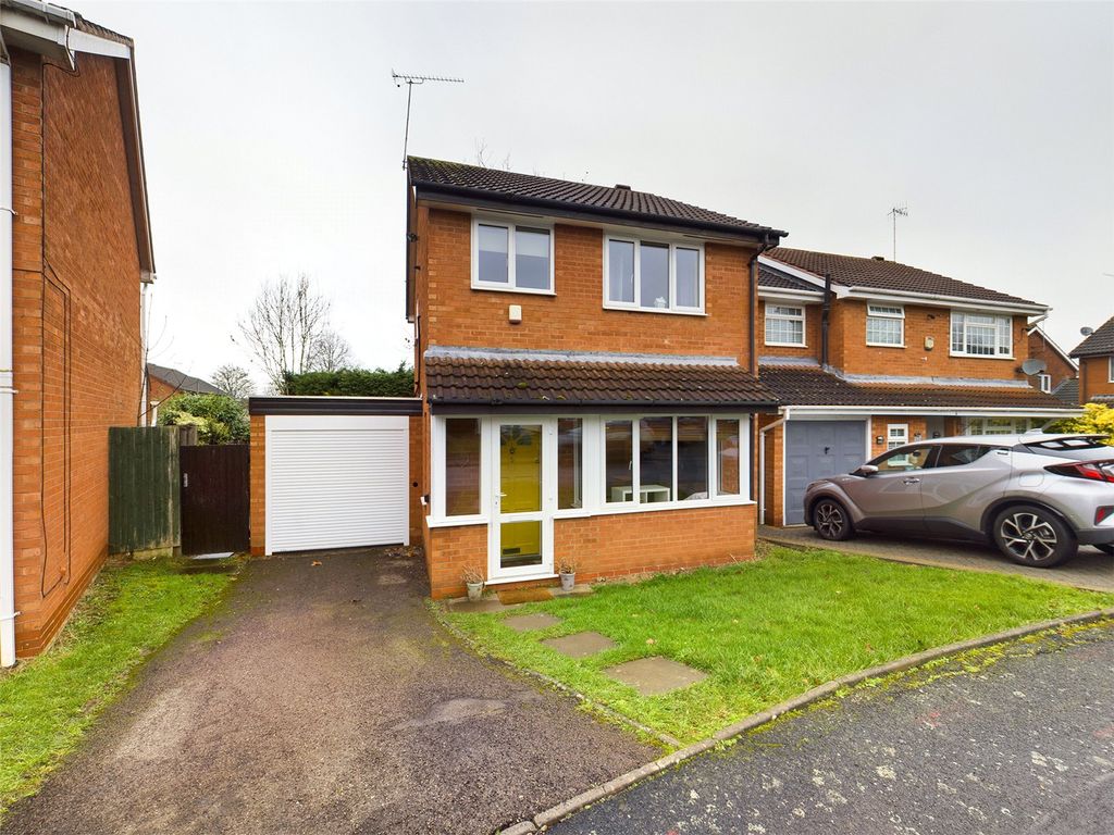 3 bed detached house for sale in Drapers Close, Worcester