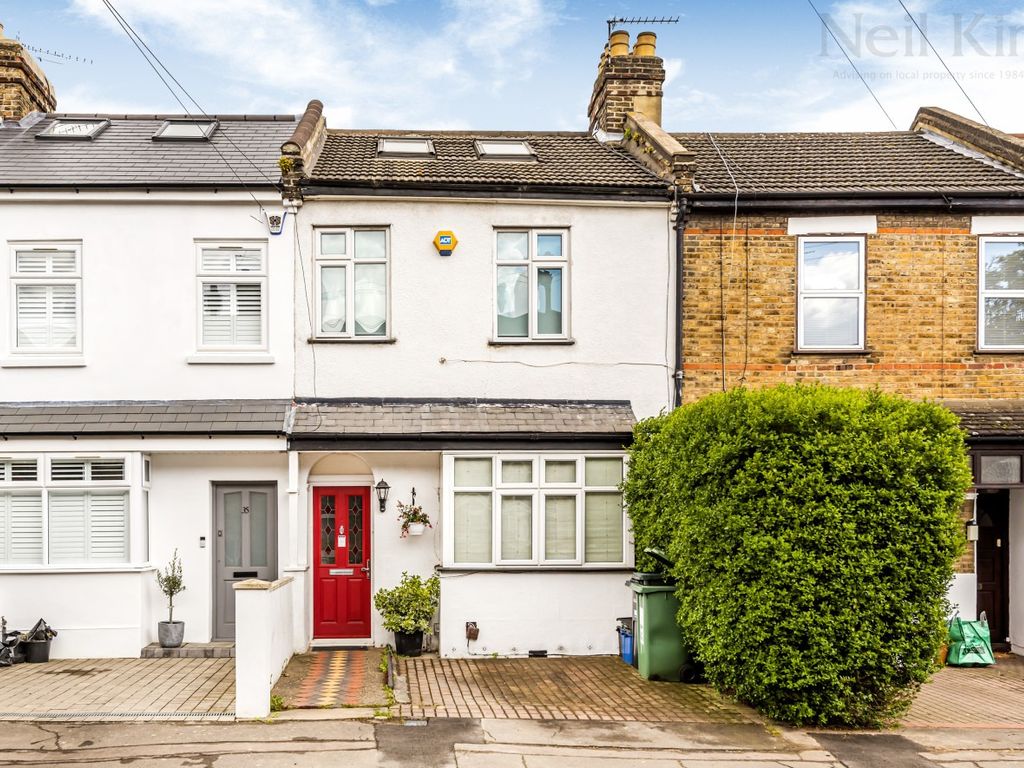 Carnarvon Road, South Woodford, London E18  