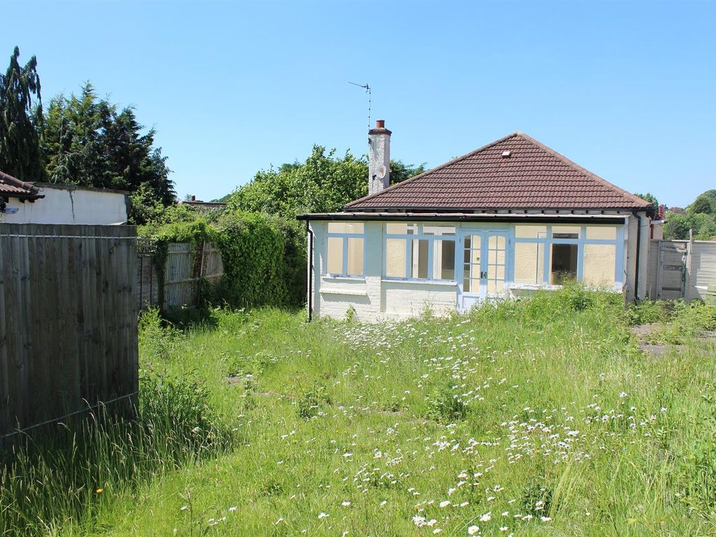 2 bed property for sale in Potter Street, Northwood HA6 Zoopla