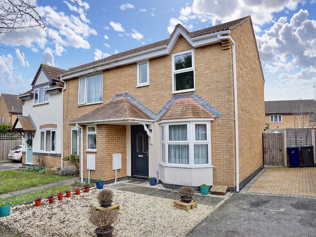 2 bed end terrace house for sale in Skeggles Close, Stukeley Meadows